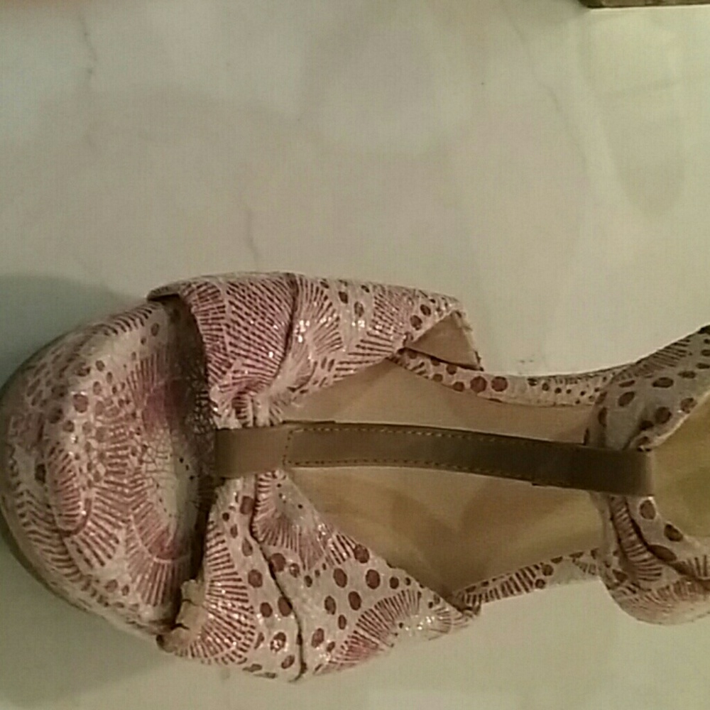 Shoes - Picture 4 of 5